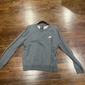 grey nike crewneck. good condition